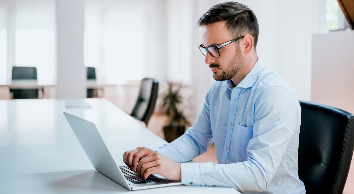 general contractor, manager al lavoro 